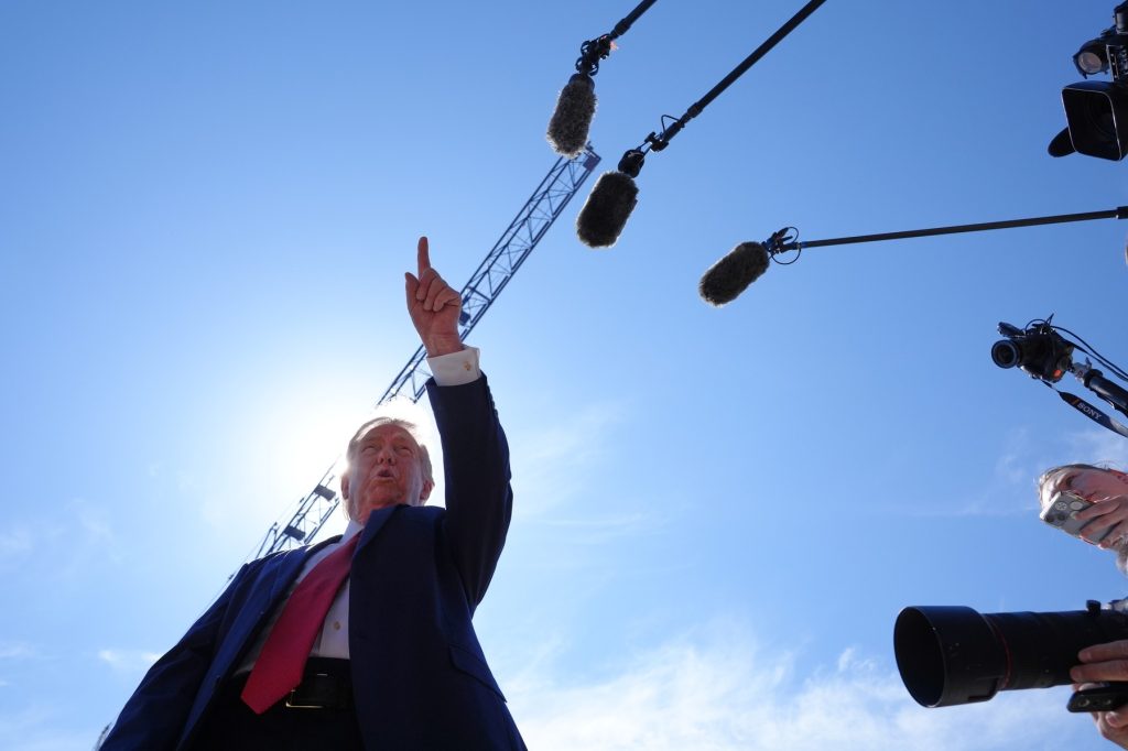 SUA și Iranul sunt „tot mai aproape” de un acord, spune Trump, pe fondul speculațiilor privind o nouă ofensivă americană