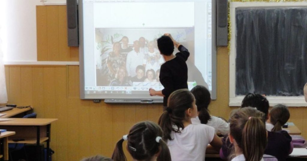 „De tot râsul”. Profesorii contestă „victoria” reducerii cu două ore a normei de predare pentru cei cu vechime și grade