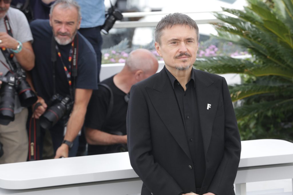 Cristian Mungiu, felicitat de Tudor Chirilă, Dragoș Pîslaru și Oana Țoiu după câștigarea Palme d’Or. Val de reacții după succesul de la Cannes