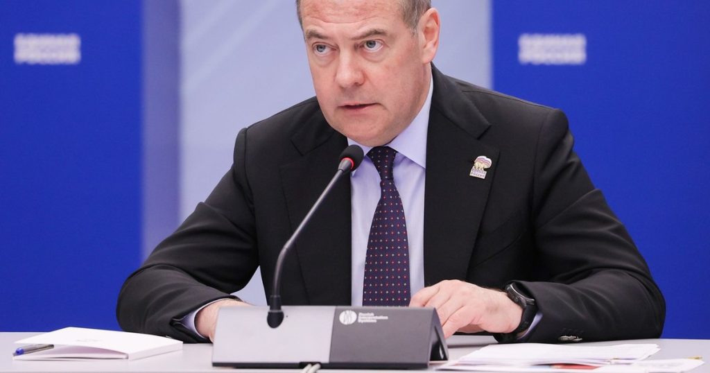 Medvedev spune că folosirea rachetei Oreșnik în Ucraina vine ca răzbunare pentru atacul ucrainean de la căminul studențesc din Lugansk