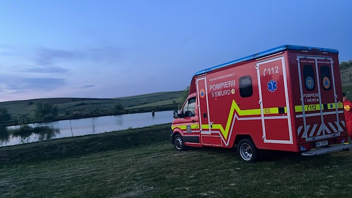 Bărbat găsit fără viață într-o baltă între Tășnad și Blaja. Pompierii au intervenit cu două bărci de salvare