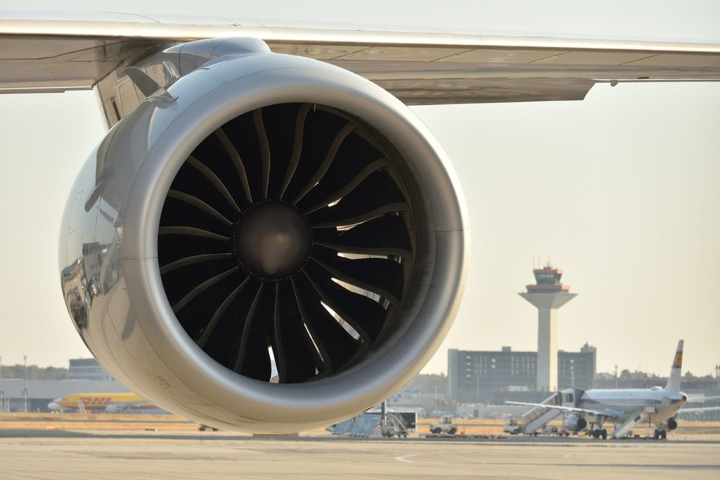 Semnalul GPS al avionului ministrului britanic al Apărării, bruiat lângă Rusia. Piloții au trecut pe sisteme alternative de navigație