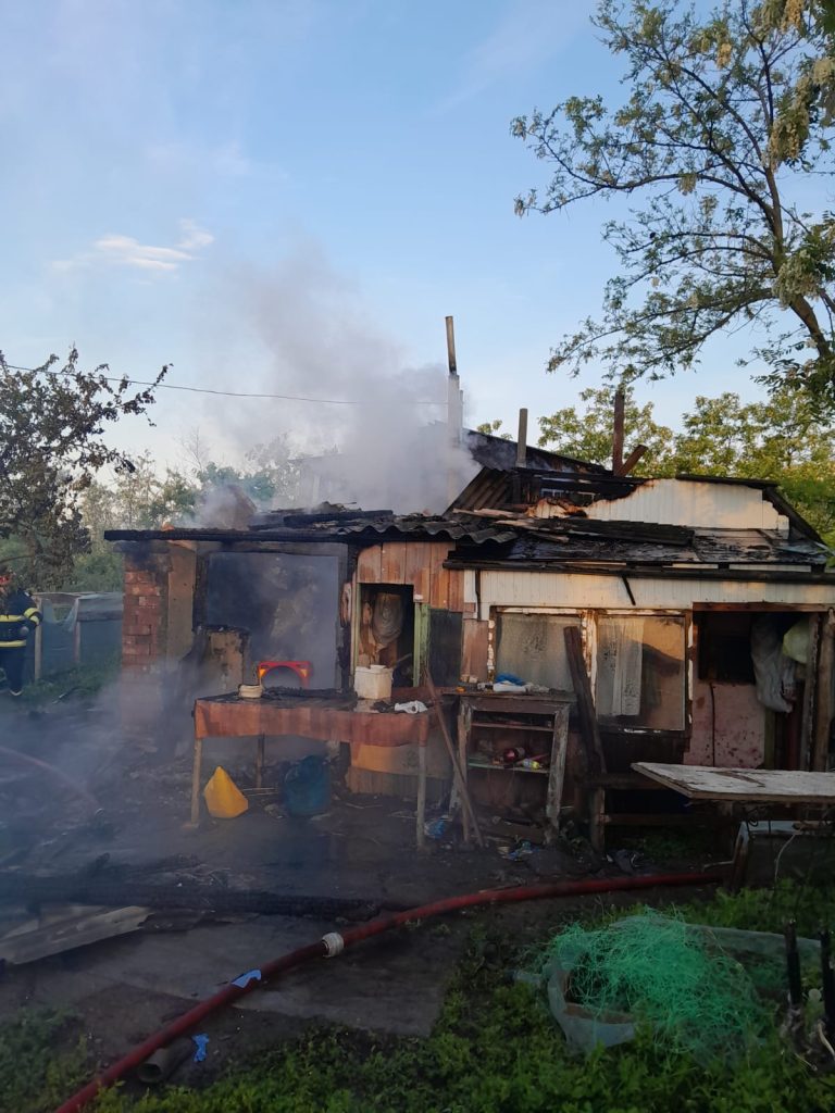 Tragedie în Botoșani! Bărbat mort într-un incendiu izbucnit în locuința sa – FOTO