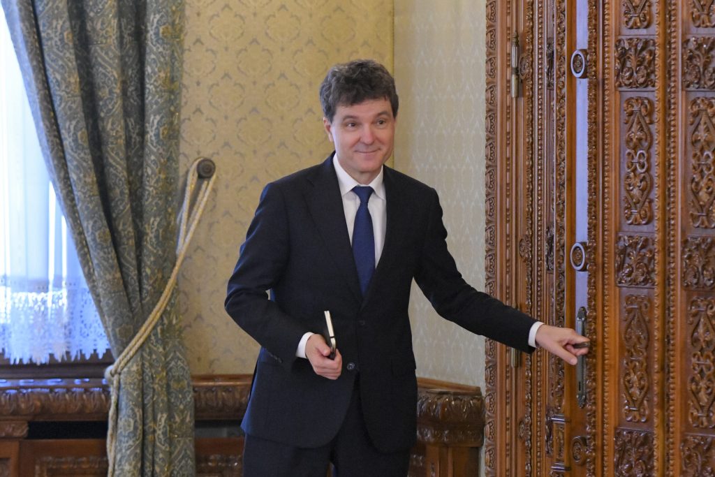 Sondaj INSCOP: Președintele Nicușor Dan ar rezista unui referendum de demitere