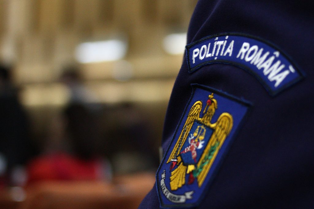 Bătaie violentă într-un apartament din Capitală! Victima, salvată de polițiști