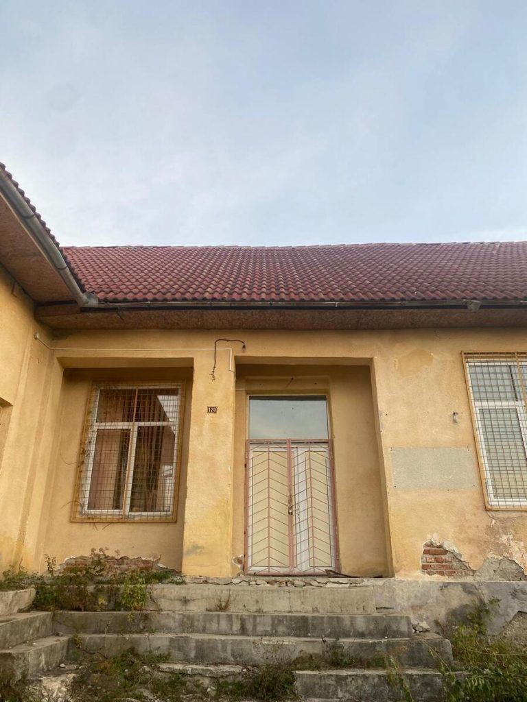 Comuna din Gorj care-și face spital într-o școală care trebuia demolată