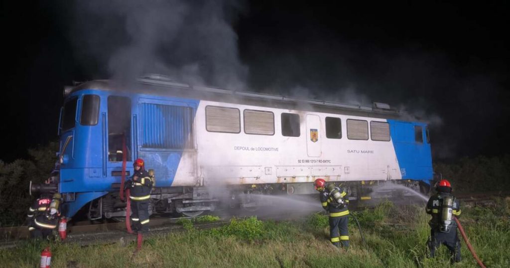 Panică în Halta Tămășeu: locomotiva unui tren de pasageri a luat foc în mers