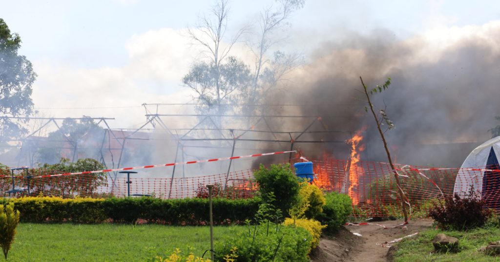 Mai multe centre unde erau tratate persoanlele cu Ebola au fost incendiate. Zeci de bolnavi au fugit din spitale în Congo