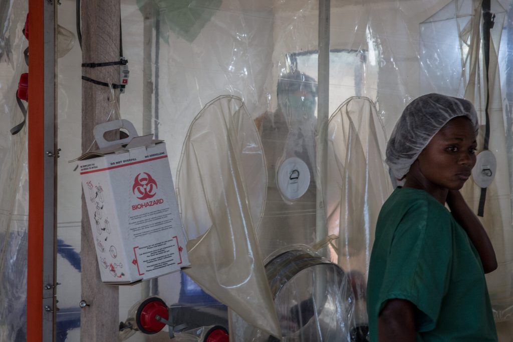 Focarul de Ebola din Congo se extinde și în Uganda. Noi cazuri de îmbolnăvire