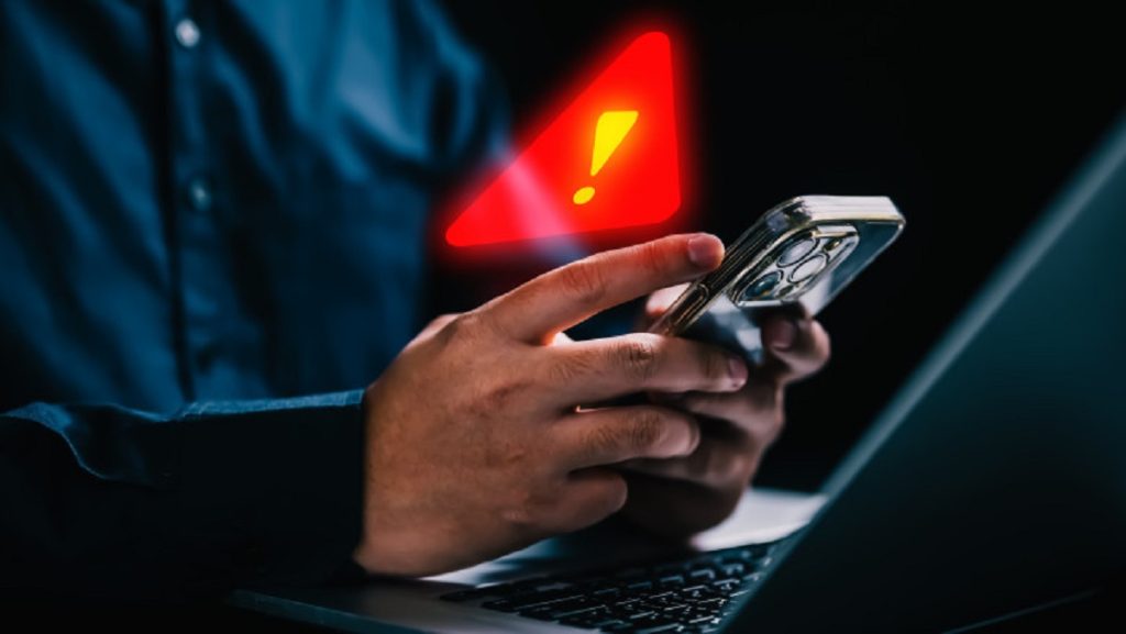 O nouă escrocherie cu „amenzi” rutiere: șoferii primesc SMS-uri false