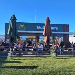 McDonald’s recrutează în România, sute de posturi deschise. Ce salarii oferă