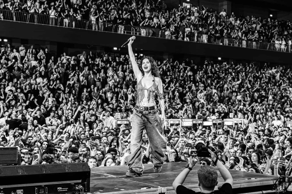 VIDEO. INNA a filmat la Cluj un videoclip cu 10.000 de oameni. Fanii din BT Arena vor apărea în noul clip al artistei, Ya Tabtab