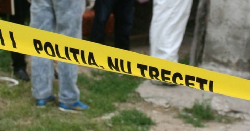 O femeie de 69 de ani a fost găsită moartă într-un apartament din Iași. Un bărbat cu aproape 30 de ani mai tânăr, dus la audieri