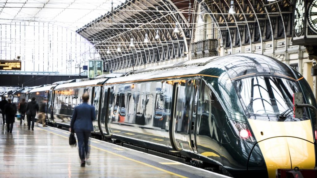 Timișoara ar putea avea tren metropolitan. „Metroul de suprafață” va lega orașul de aeroport și localitățile din jur. Cum arată traseul