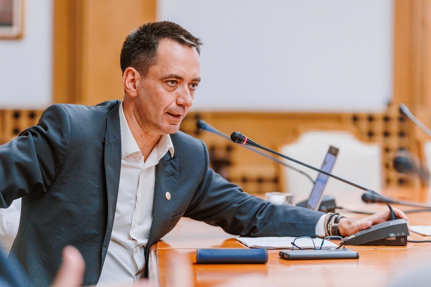 UDMR cere demisia ministrului Culturii, Demeter András István, după apariţia unei înregistrări în care acesta înjură statul român