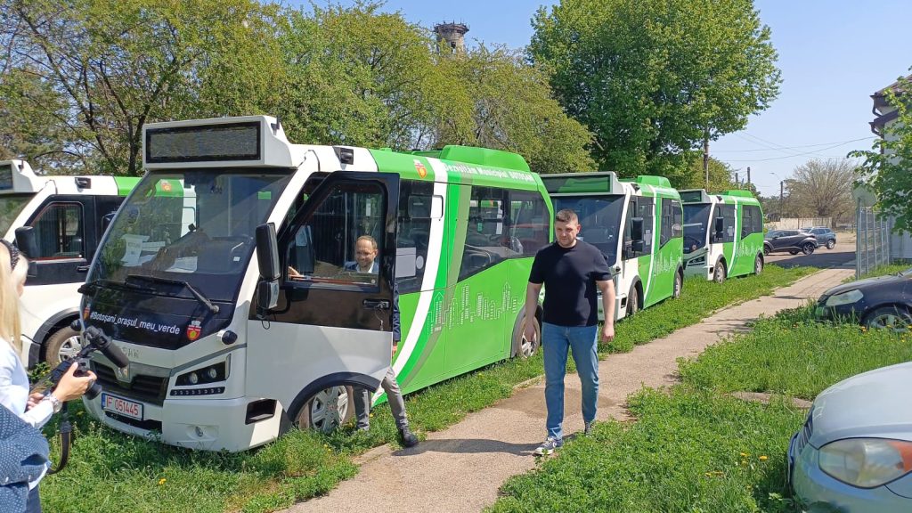Cinci categorii de persoane vor avea gratuitate la transport o dată cu punerea în circulație a noilor autobuze electrice din Zona Metropolitană Botoșani