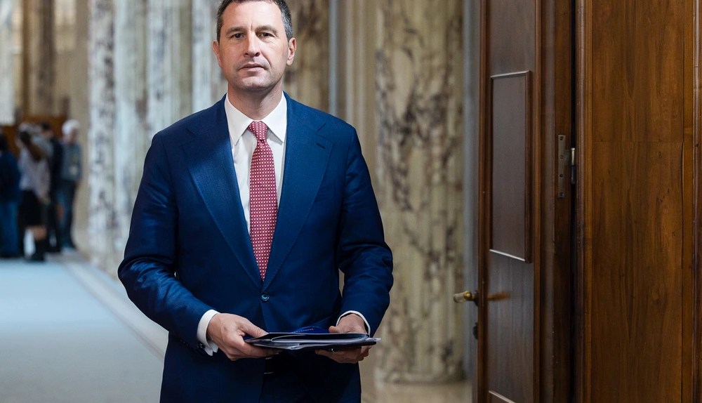 „Nu ne mai permitem salarii la stat peste cele din privat”. Semnal dur pentru bugetari