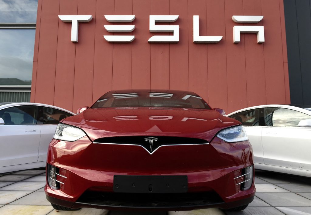 VIDEO Investiție în România. Furnizor pentru Tesla deschide un hub regional