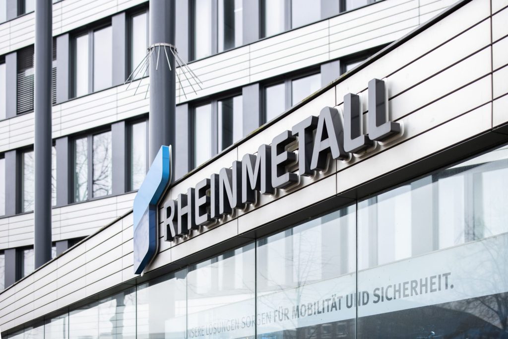 MApN a semnat contracte de peste 5,6 miliarde de euro cu Rheinmetall pentru blindate, sisteme anti-dronă, nave și muniție