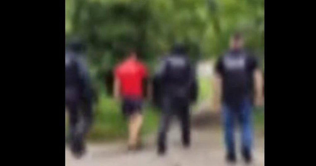 Copilă de 12 ani agresată sexual de antrenorul de înot. Fostul șef de club sportiv din Câmpina, arestat
