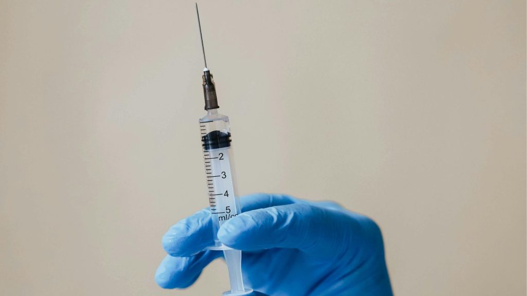 Studiu: Un vaccin poate distruge tumori întregi la pacienți cu cancer