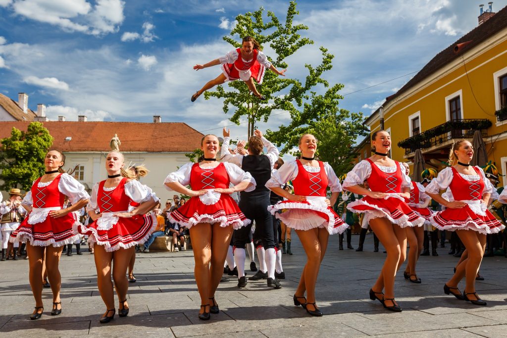 Cluj-Napoca s-a transformat într-o explozie de culoare! Mii de oameni au sărbătorit 50 de ani de prietenie cu Köln FOTO