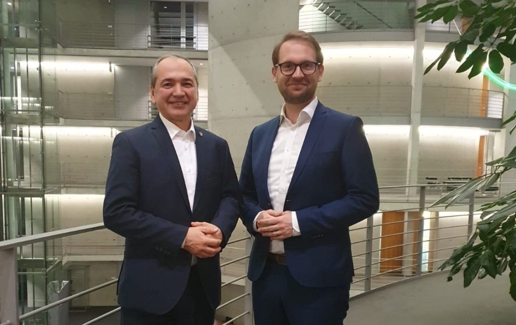 Un român a câștigat al doilea mandat de primar în Germania după ce l-a învins pe candidatul extremei drepte
