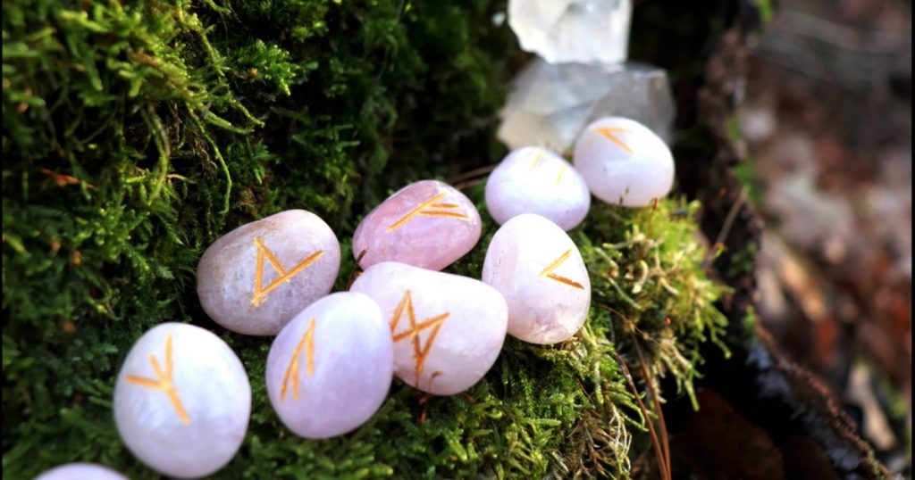 Horoscop luni, 1 iunie. Racii sunt reticenți să investească bani, Balanțele aleg să se ocupe de partea spirituală a vieții