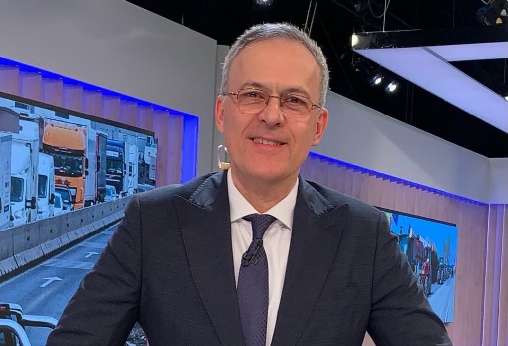 Răzvan Dumitrescu pleacă de la Antena 3 CNN. El și-a anunțat demisia în direct
