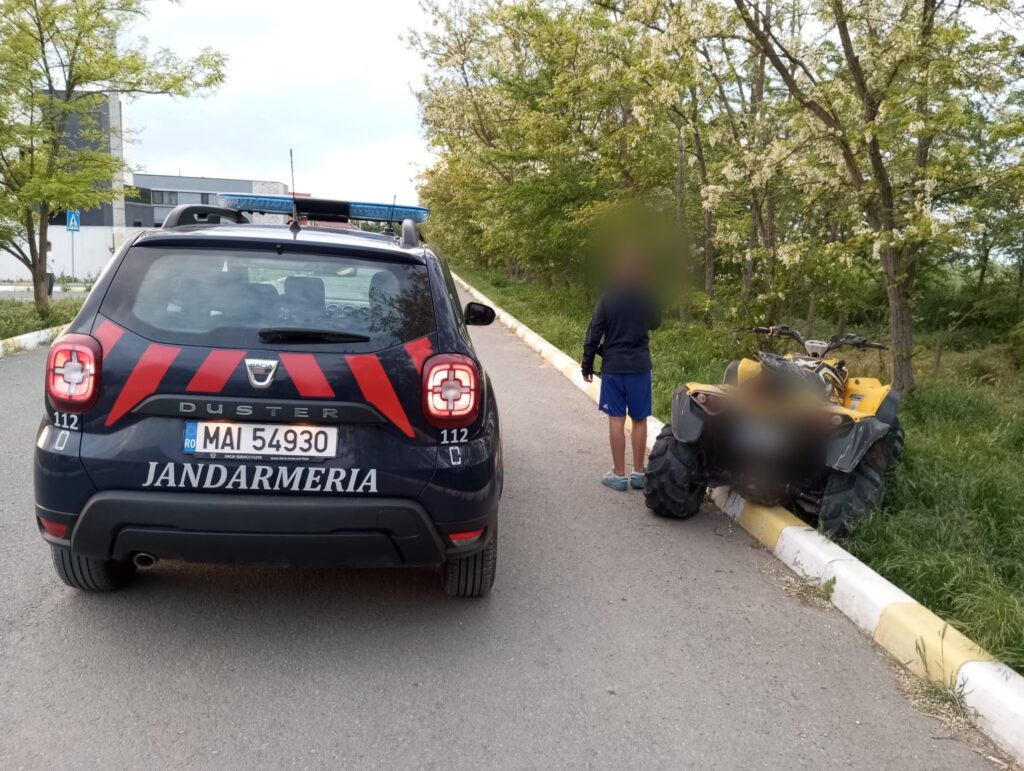 Minor de 13 ani, prins de jandarmi conducând un ATV prin Valu lui Traian