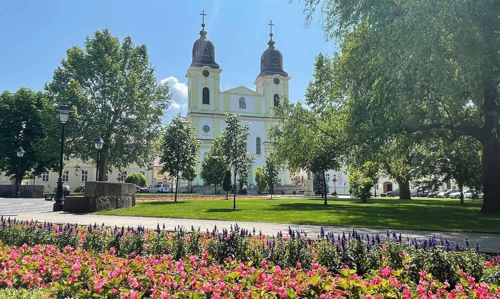 35 de când Catedrala din Blaj a revenit la BRU: ”Parohul ortodox a deschis porțile și i-a invitat pe greco-catolici în interior”