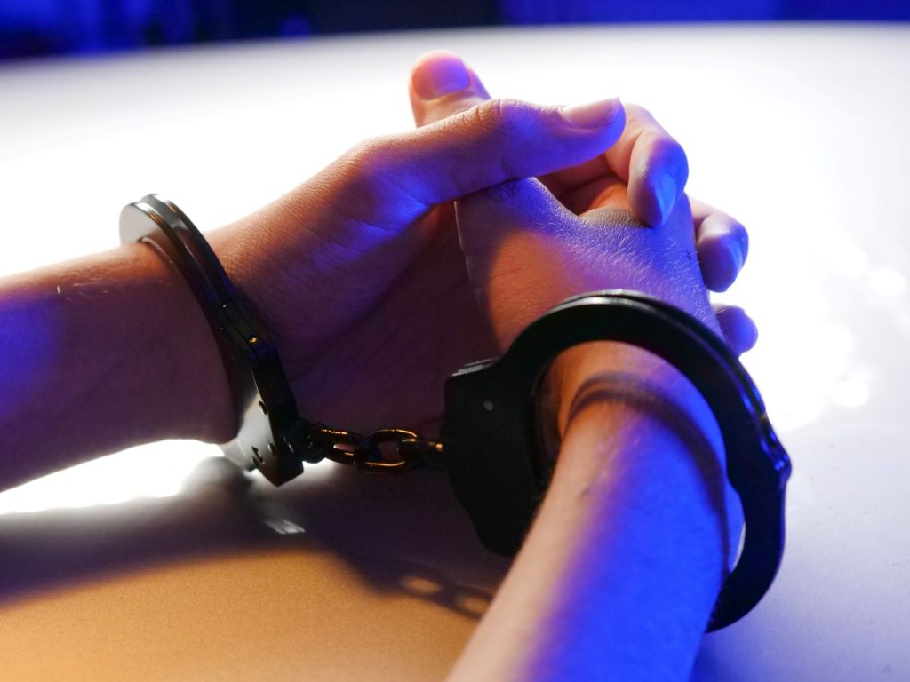 CONSTANȚA: Bărbat cercetat pentru pornografie infantilă, corupere sexuală a minorilor, racolarea minorilor în scopuri sexuale și șantaj