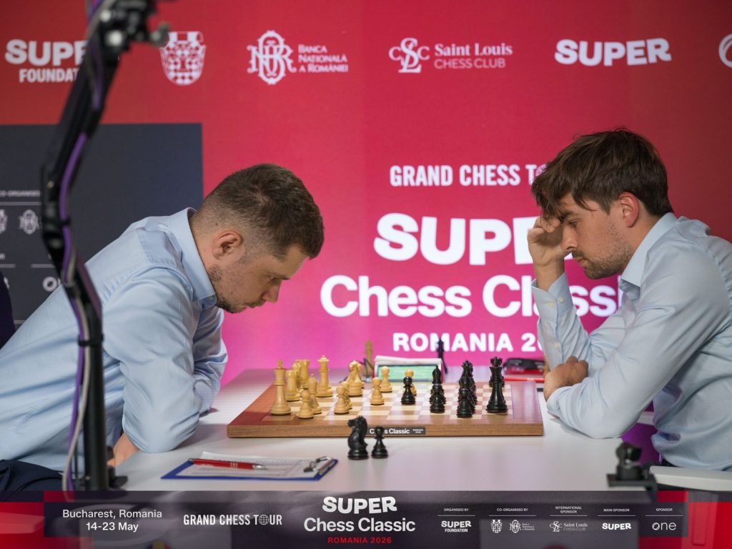Van Foreest și Giri, victoriile zilei la București: cinci jucători la egalitate după runda a III-a a Super Chess Classic România