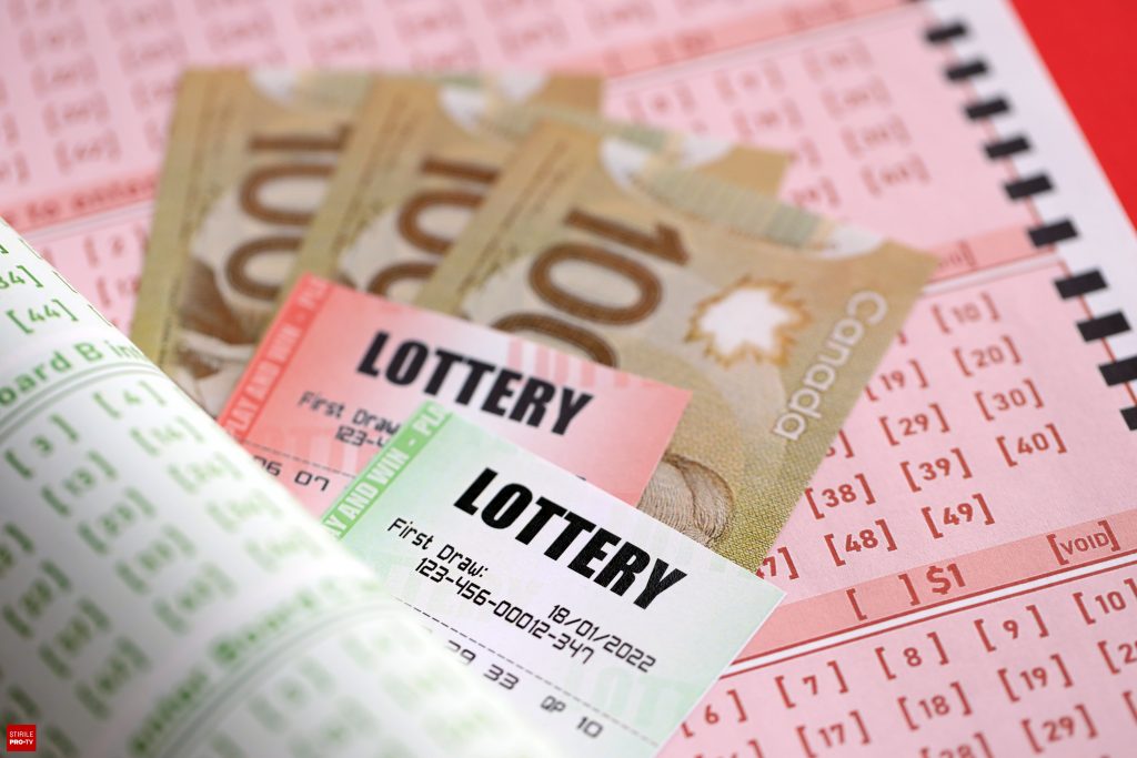 Un bărbat a returnat un bilet la loto găsit într-o benzinărie, iar două luni mai târziu a câștigat peste 500.000 de dolari