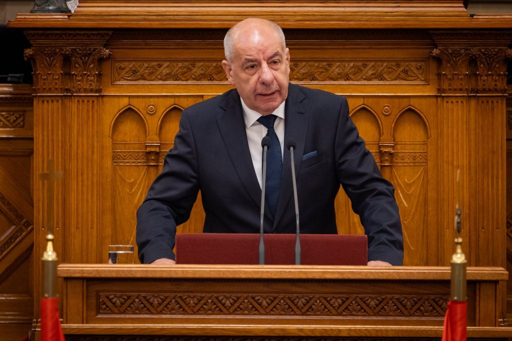 Președintele ungar anunță că refuză să demisioneze anticipat. Conflict președinte – premier la Budpaesta