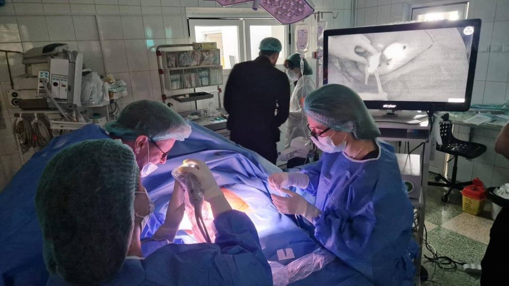 Eveniment medical de top la Tulcea: tineri chirurgi au învățat tehnici moderne folosite în tratarea cancerului de sân / foto