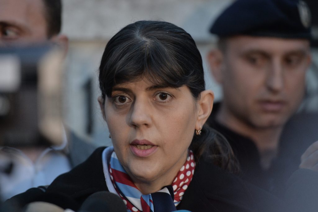 „Avem investigații extrem de interesante”. Kovesi afirmă că EPPO investighează persoane cu „funcții mai înalte” în statul român