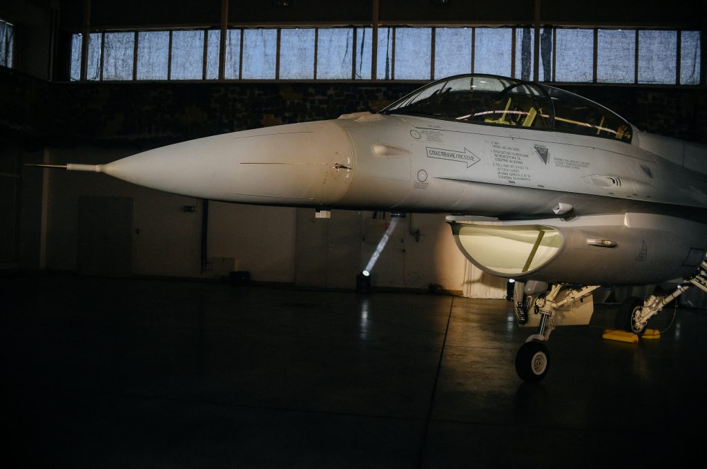 Avioanele ridicate din nou în Letonia și Estonia după noi alerte. Un avion F-16 românesc a doborât azi o dronă ucraineană intrată în spațiul aerian al NATO. Ucraina acuză un sabotaj rusesc