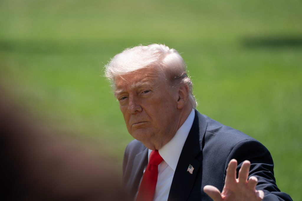 Donald Trump anunță că suspendă un atac planificat asupra Iranului la solicitarea liderilor din Golf
