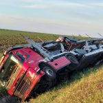 Tir încărcat cu autoturisme, răsturnat pe autostrada Vestului – trafic restricționat