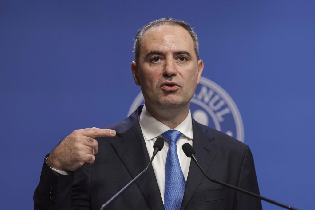 Nazare neagă blocarea programului SAFE: Acordul a fost semnat și trimis la Bruxelles. Miruță nu a fost suficient de bine informat