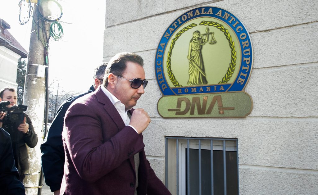 Scandal la Parlamentul European provocat de Cristian Rizea, fostul deputat PSD condamnat pentru corupție. El a jignit-o pe Maia Sandu când aceasta primea un premiu și a fost scos de forțele de ordine