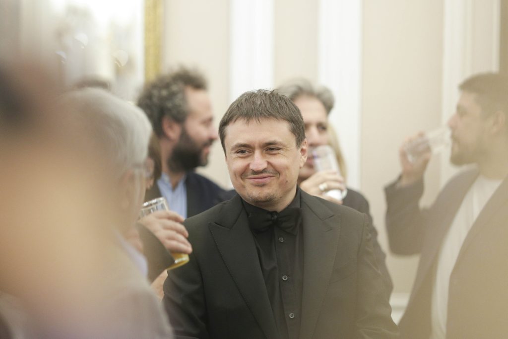 Regizorul român Cristian Mungiu, aplaudat timp de 12 minute la premiera de la Cannes a noului său film „Fjord”
