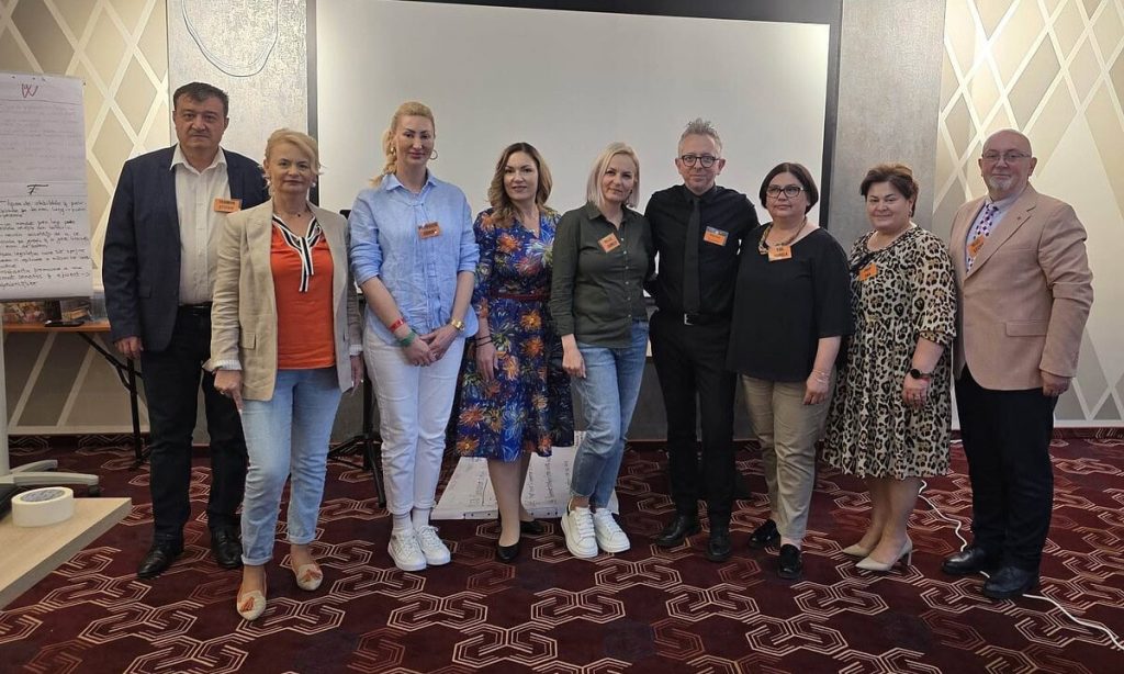 Inspectori școlari din Alba s-au specializat în tehnici inovatoare de educare, pentru consiliere și mentorat în școli