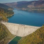 FOTO Cel mai mare investitor imobiliar român, pas înainte pentru o hidrocentrală cu stocare prin pompaj de sute MW pe lacul Bicaz, proiect vechi de 14 ani