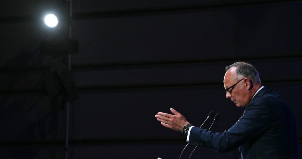Fostul premier francez Edouard Philippe, candidat la preşedinţie, este vizat într-o anchetă de deturnare de fonduri