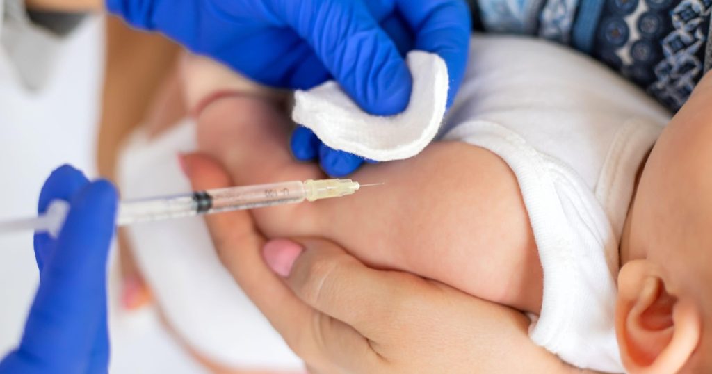 Peste 19.000 de copii din România nu au fost vaccinați pentru rujeolă, oreion și rubeolă