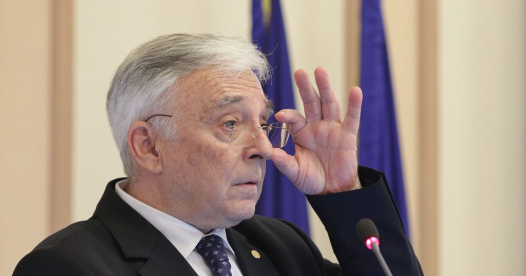 Mugur Isărescu respinge acuzațiile privind un curs euro „ținut artificial”: „Dacă vindeam masiv valută, cum mai creșteau rezervele?”