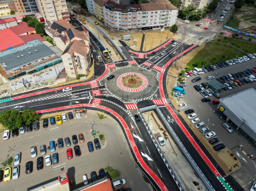 S-a deschis circulația prin noul sens giratoriu de la Pasajul Oneștilor