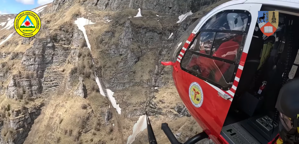 Doi turişti salvaţi după ce au căzut 100 de metri într-o râpă din Masivul Caraiman: „Au avut mare noroc”